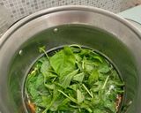 Foto langkah ke 2 dari resep Sayur Bening Bayam.
