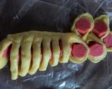 Foto langkah ke 4 dari resep Caterpillar bread.
