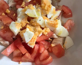 Foto del paso 4 de la receta: Ensalada fresquita de pollo asado,tomate y huevo. Aliño de Vidalim Kids 😋😋😋