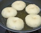 Foto langkah ke 5 dari resep Donut maizena.