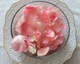 Foto del passaggio 1 della ricetta Risotto con i petali di rosa
