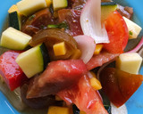 Foto del paso 6 de la receta: Ensalada de tomate con vinagreta de melocotón