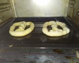 Foto langkah ke 6 dari resep Cinnamon pretzel ala Auntie Anne.