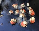 Une image de l'étape 5 de Noix de saint Jacques avec corail marinées à la plancha.