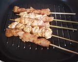 Foto langkah ke 6 dari resep Sate Ayam dan Lemak Sapi Bumbu Kacang.