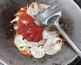 Foto langkah ke 2 dari resep Udang saus padang.