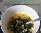 Foto langkah ke 2 dari resep Omelette Bayam Jamur Kuping.