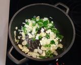 Foto del paso 1 de la receta: Guiso de bacalao y alcachofas