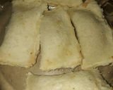 A picture of step 2 of Bread cheese meggi pocket.