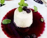 Foto del paso 3 de la receta: Panna cotta con coulis de arándanos