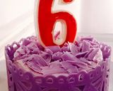 Foto langkah ke 13 dari resep Purple Birthday Cake.