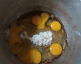 Foto langkah ke 1 dari resep Brownies magic com tanpa bp,soda kue,sp.