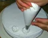 A picture of step 5 of Fresh pineapple cream cake.