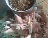 Hình bước làm 1 của món Nấm Bào Ngư Kho Sả (Chay)