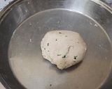 A picture of step 8 of Methi pithla jowar green garlic bhakri and thecha village style.