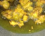 A picture of step 2 of Aloo pakoda.