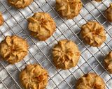 Foto langkah ke 6 dari resep Lotus Biscoff Butter Cookies.