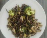 Foto del paso 5 de la receta: Arroz salvaje con espárragos y champiñones