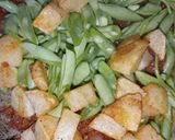 Foto langkah ke 4 dari resep Tumis Kornet Pedas.