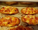 Töltött hotdog kifli recept fázis 6 fotója