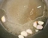 Hình bước làm 2 của món Ức gà xào nấm đông cô tươi - healthy cùng Chin