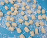 Foto langkah ke 3 dari resep Gnocchi Creamy Tomato Sauce.