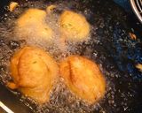 A picture of step 3 of Anda Pakora.