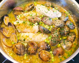 Foto del paso 5 de la receta: Rape en salsa verde con Almejas