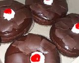 Foto langkah ke 11 dari resep Donat Blackforest.