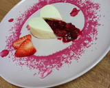 Foto del paso 3 de la receta: Panna Cotta templada de choco blanco con fresas al Oporto