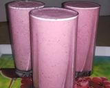 A picture of step 3 of Fresh strawberry shake.