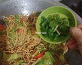Foto langkah ke 3 dari resep Tumis Mie Basah.