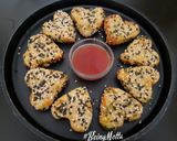 A picture of step 5 of Baked Bread Sesame Tikkis.