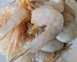 รูปขั้นตอนการทำที่ 1 ของ กุ้งผัดพริกเกลือ