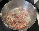 A picture of step 3 of Gyudon (beef and rice bowl).