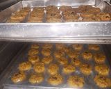 Foto langkah ke 4 dari resep Buttercookies renyah gurih kurma kismis.
