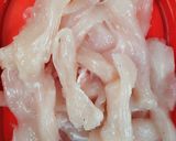 Foto langkah ke 2 dari resep Bunga Bawang Saus Tiram.