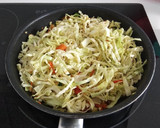 Foto del paso 1 de la receta: Berza salteada con salsa de yogur