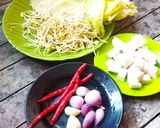 Foto langkah ke 1 dari resep Tumis sawi putih tauge.