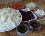 Foto del paso 1 de la receta: Pastel de papas con relleno de prietas nogadas y queso de cabra