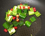 Foto langkah ke 8 dari resep Oseng Daging Sapi Cabe Ijo.