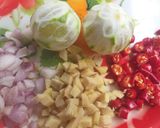 A picture of step 4 of Miang Kham with Fried Shrimp.