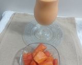A picture of step 3 of Papaya shake.