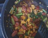 Foto langkah ke 5 dari resep Kwetiaw Goreng.