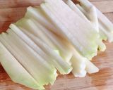 A picture of step 1 of Pan-Fried Rice Noodles with Stir-Fried Meat.