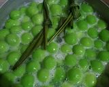 Foto langkah ke 3 dari resep Bubur Candil pandan ubi putih.