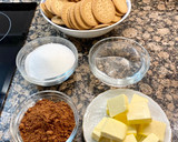Foto del paso 1 de la receta: Tarta de galletas, chocolate y dulce de leche