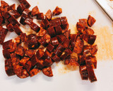 Foto del paso 1 de la receta: Macarrones gratinados con chorizo