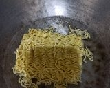 Foto langkah ke 3 dari resep Mie rebus instan.