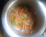 A picture of step 2 of Vegetable noodles.